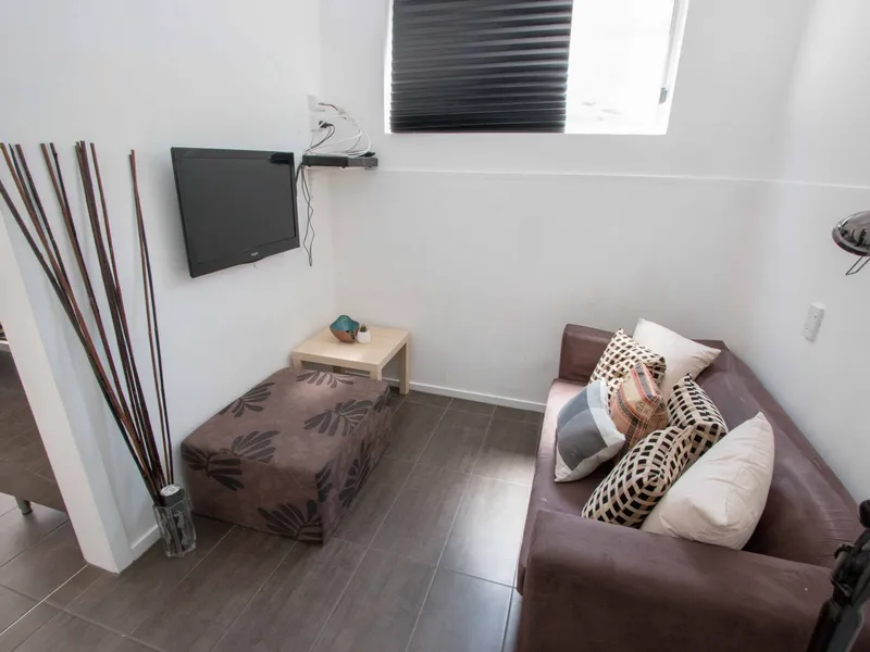 ST KILDA BEACH 2BR COURTYARD APARTMENT ALL BILLS, WI-FI INCLUDED