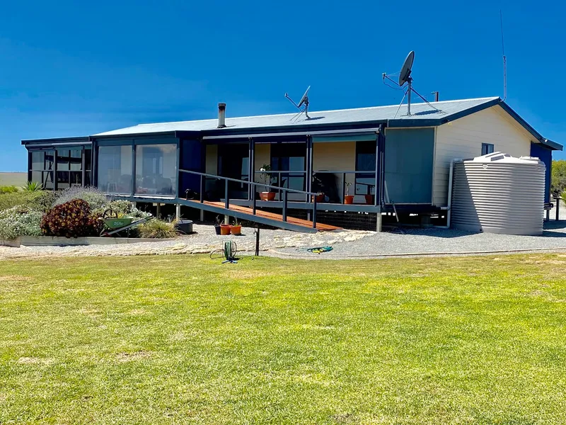 Lifestyle property at “Walkers Rocks” on 484 acres approx