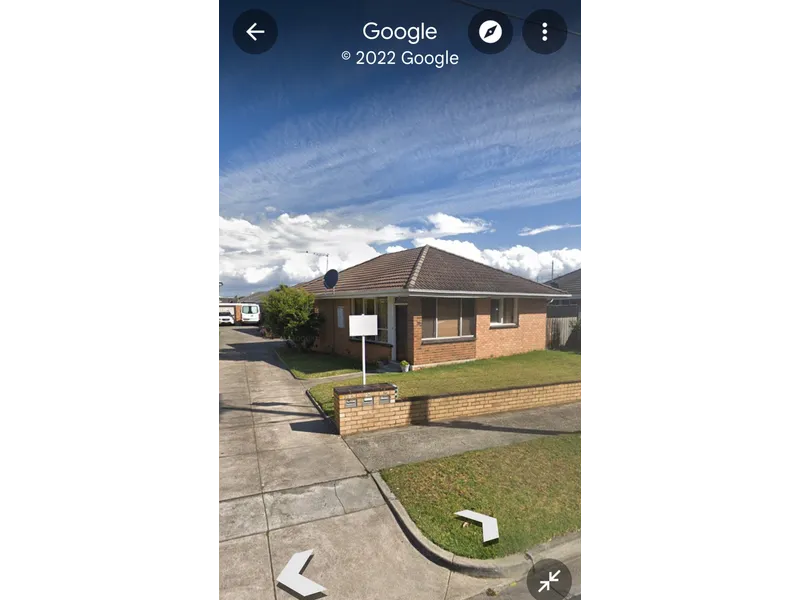 Clean cosy 2 bedroom home by the beach