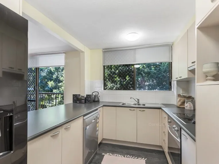 2 bed, aircon and pool in River Precint