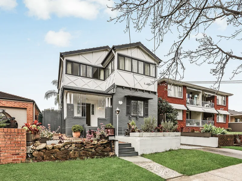 Large Family Home with 1 Bedroom Granny flat in Rear Yard