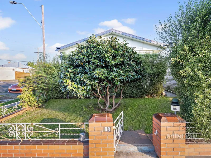 Rock Solid Investment in Blue Chip Location