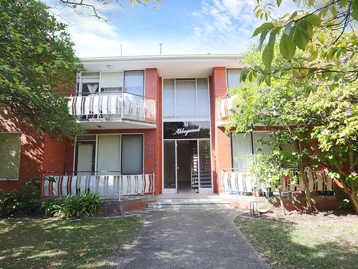Spacious two bedroom apartment in quiet locale