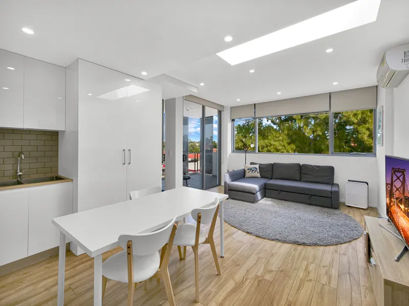 Beautiful One Bedroom Apartment in Ashfield! - TWO WEEKS FREE RENT!