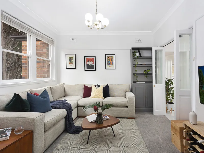 Light filled, unique and private Art Deco apartment