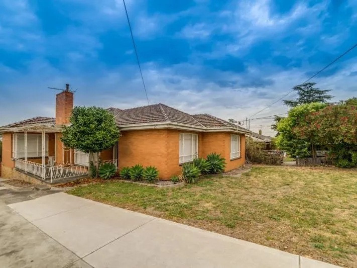 Family Home In Convenient Location - one week rent free, limited time only!!