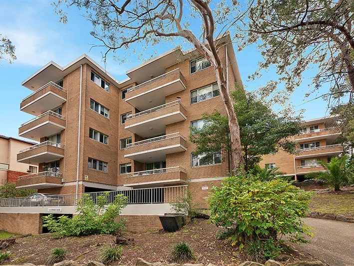 Spacious Well Presented 3 Bedroom Unit In Quiet Leafy Location!