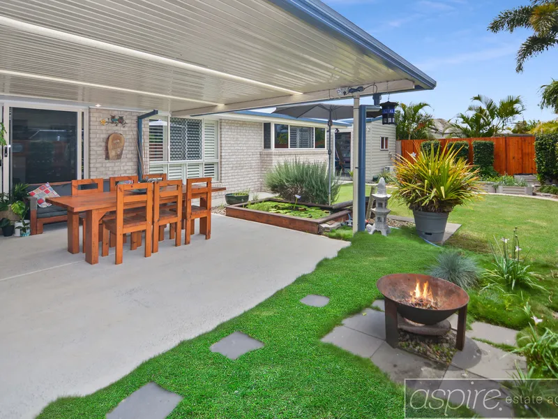 *** 'A REAL DIAMOND' ...SUBLIME & SPACIOUS LIVING WITH 3 CAR GARAGE! STUNNING KITCHEN & THE 9m SHED THAT'll TAKE YOUR BREATH AWAY!! ***