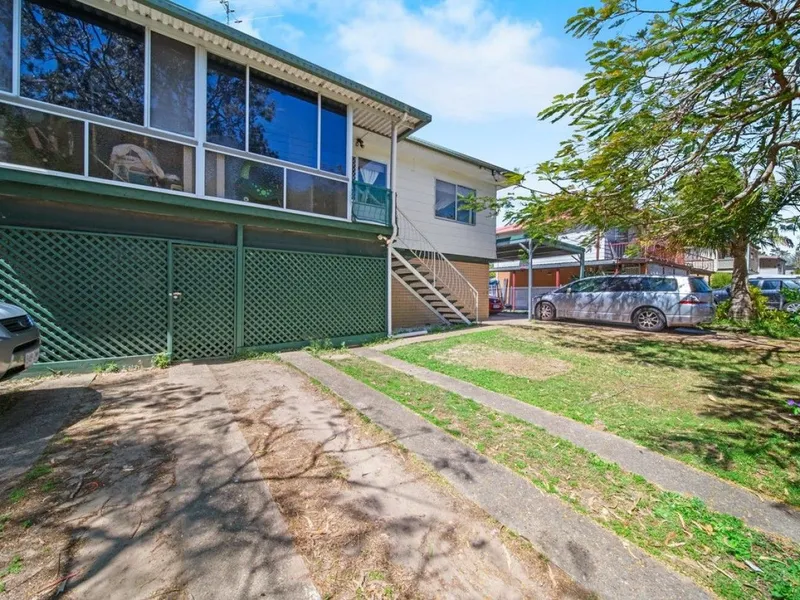 $570 P/W Large Renovated Home with Extra Rooms Downstairs - Suits A Large Family