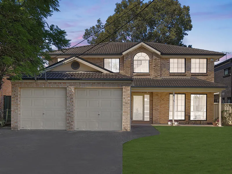 Spacious family residence 750m to the station 