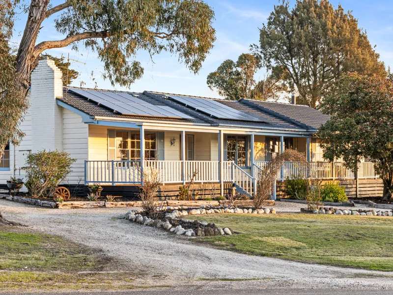 Elevated Country Lifestyle Awaits!