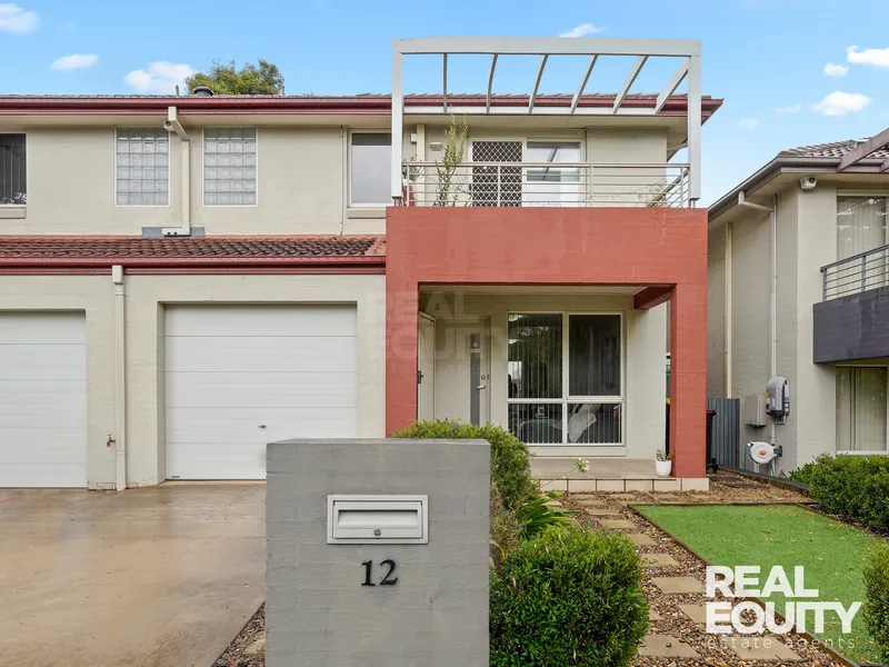 Contemporary Townhouse in Sought After Location