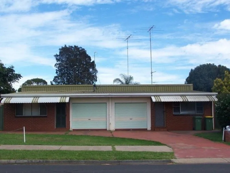 Close to shops & transport