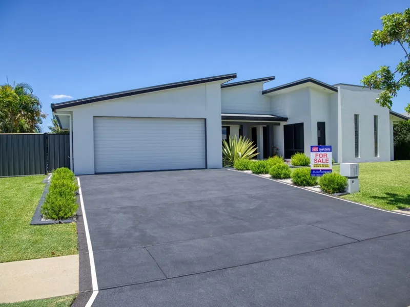 Stunning, Prestige 316m2 Home with 9m Pool ... Your Very Own Tropical Oasis