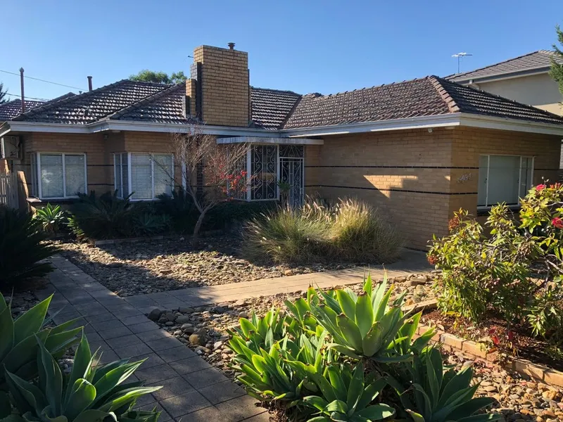 APPEALING ART DECO INFLUENCE