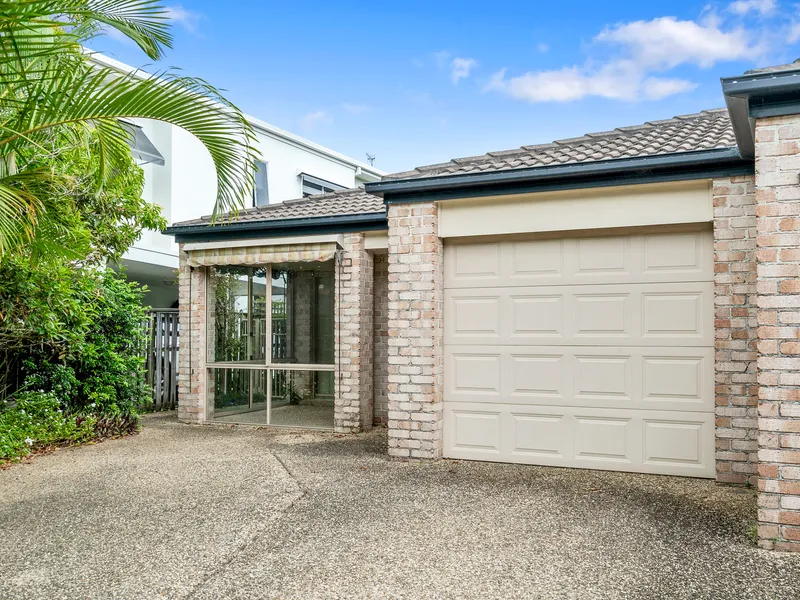 LOW MAINTENANCE DUPLEX IN PRIME LOCATION