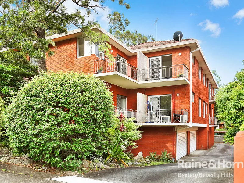 Spacious Two Bedroom Unit with additonal Storage Room!