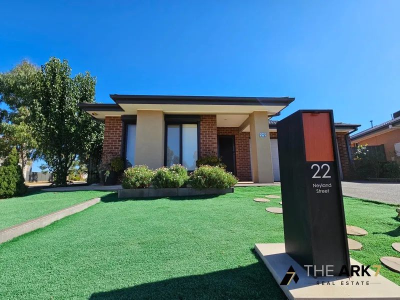 Gorgeous Family Home With Solar Panels!
