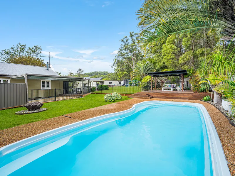 Charming Rural Retreat Just 10-Minutes to Famous Surfing Destination