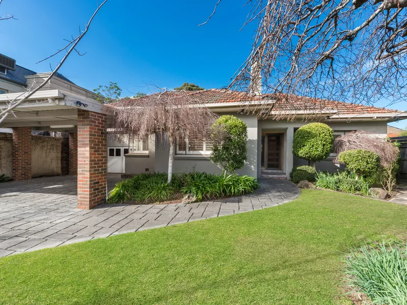 Art-Deco Beauty in Brilliant Brighton Locale