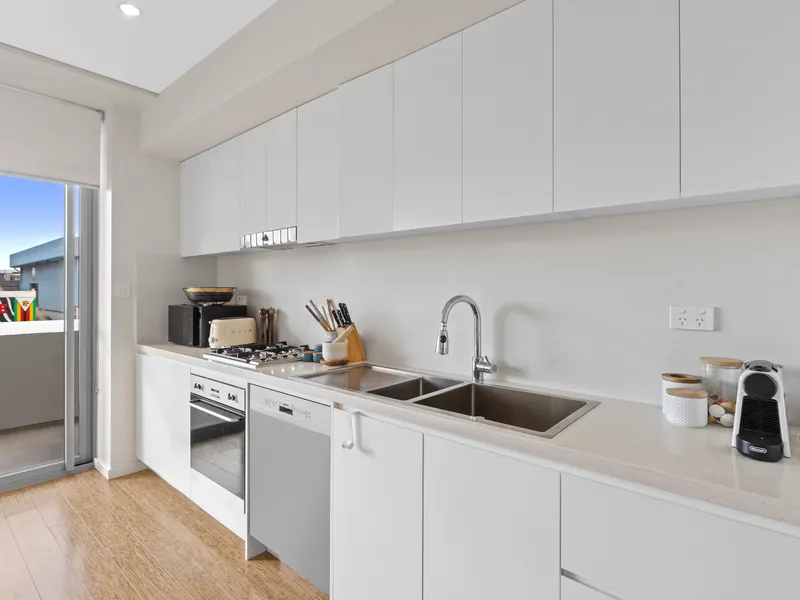 Updated One Bedroom Apartment In Convenient Locale