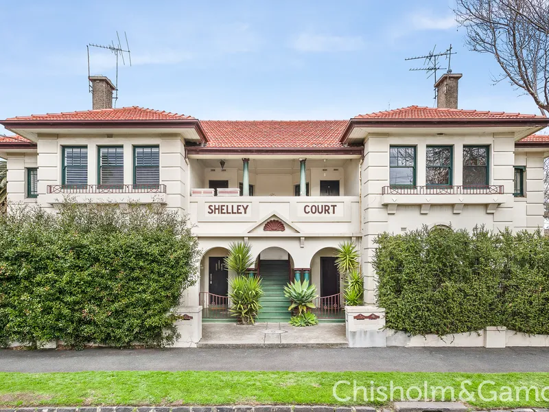 Delightful Deco with Lock up Garage & Bonus Land on Title
