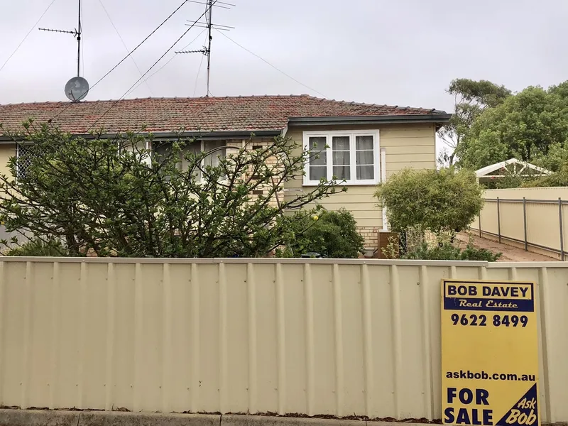Country living in the Central Wheatbelt - 1.1/2 hrs from Perth