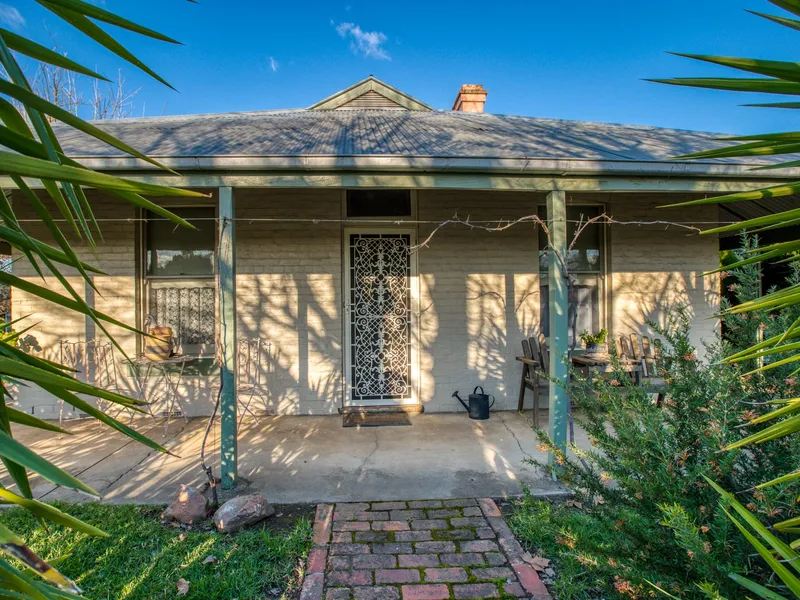 BEAUTIFUL HISTORIC HOME IN CHARMING MURRAY RIVER TOWN