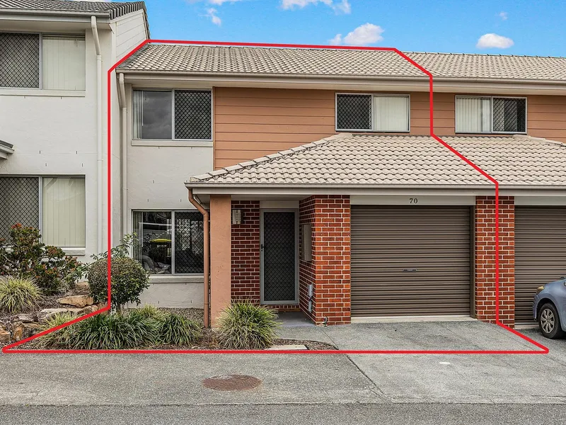 VACANT & MOVE-IN READY, RENT APPRAISAL: $400/WEEK, 2X A/C, 2 BATHROOMS + 3 TOILETS