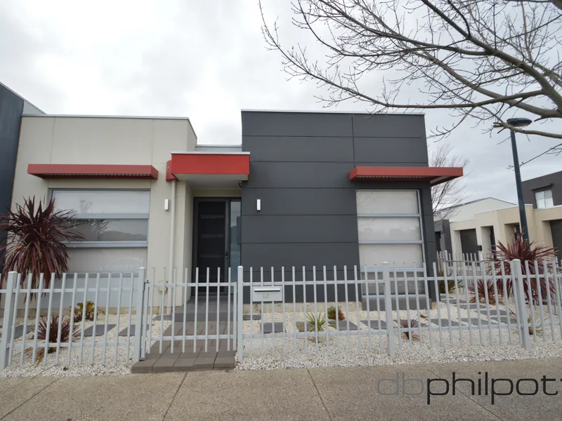 WALK TO PARKS AND CAFE