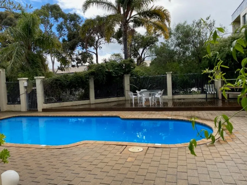 ONE BEDROOM APARTMENT WITH POOL ACCESS