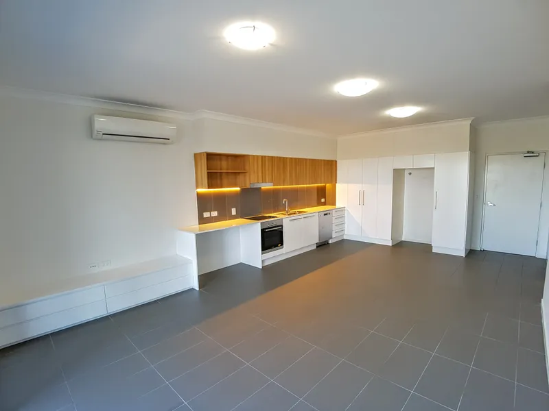 Spacious 2 bedroom apartment next to university