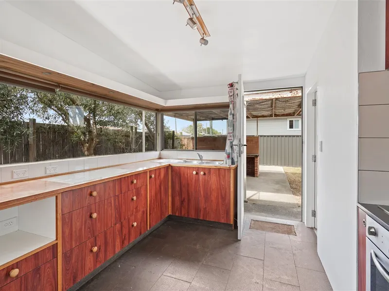 Cute & Cosy | Seaside Suburb!