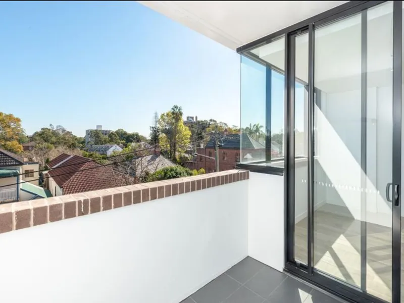 One plus Study Apartment in the Heart of Burwood