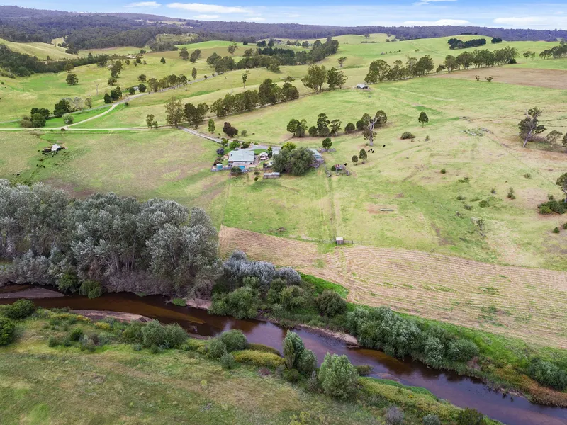 17 ACRES ON TAMBO RIVER