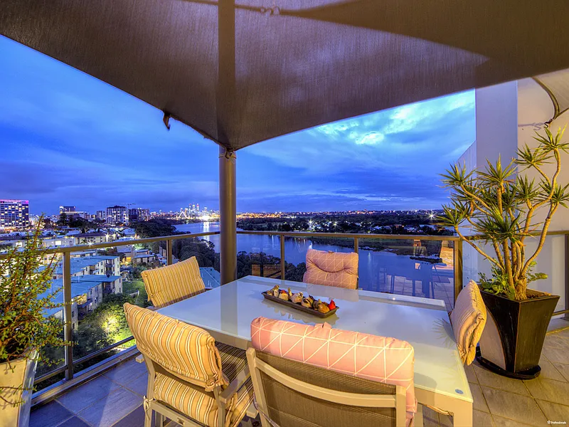 TOP FLOOR LUXURY
