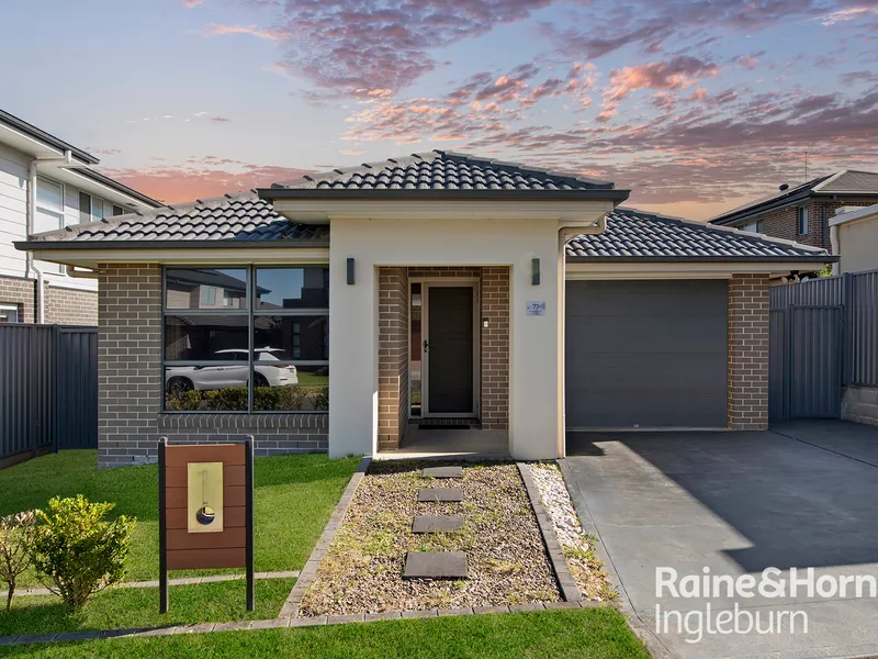 READY TO MOVE IN, 6 YEARS YOUNG!