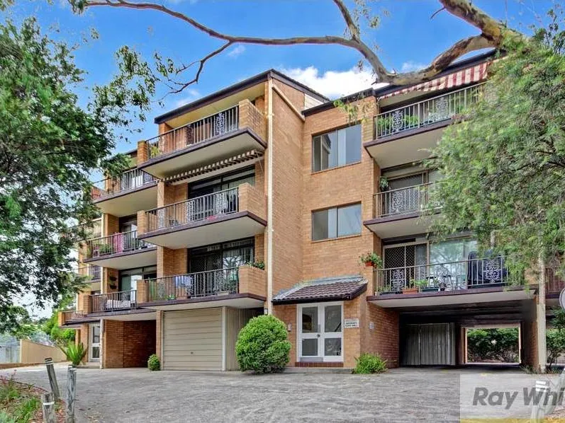 SPACIOUS RENOVATED 2 BEDROOM APARTMENT