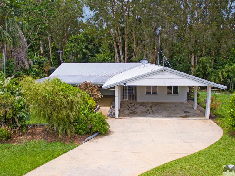 FAMILY HOME AT CAIRNS NORTHERN BEACHES