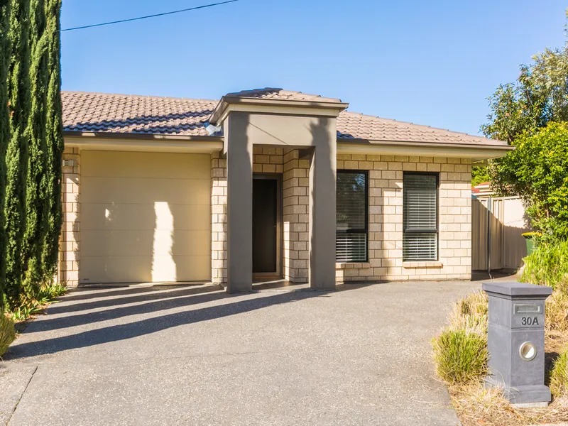 Light, Bright and Modern- 3 bedroom Courtyard Home