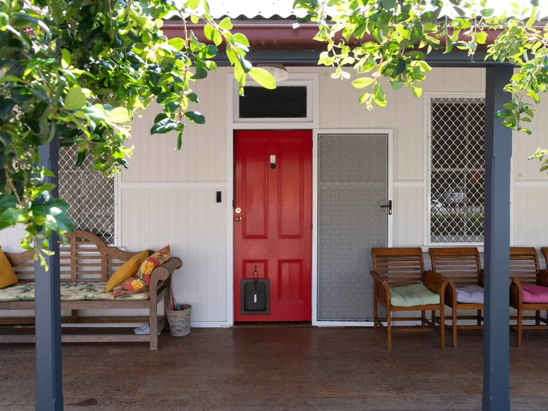 Masterful Fusion of Traditional Charm & Modern Day Living!