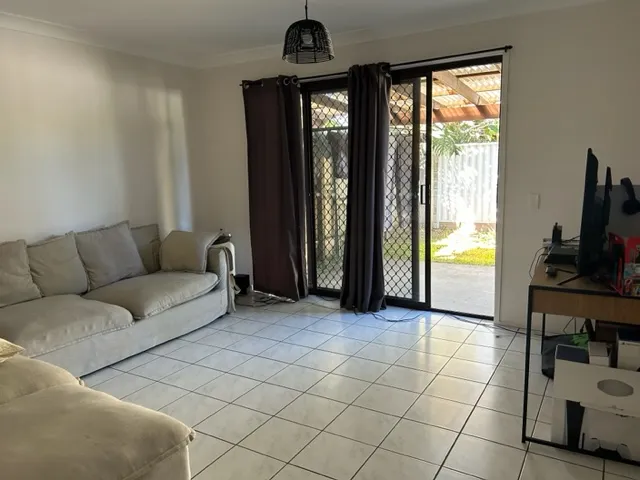 THREE BEDROOM TOWNHOUSE in BURLEIGH WATERS