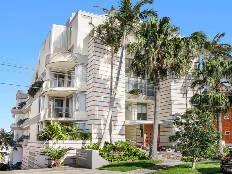 IMPRESSIVE GROUND FLOOR BAYSIDE APARTMENT