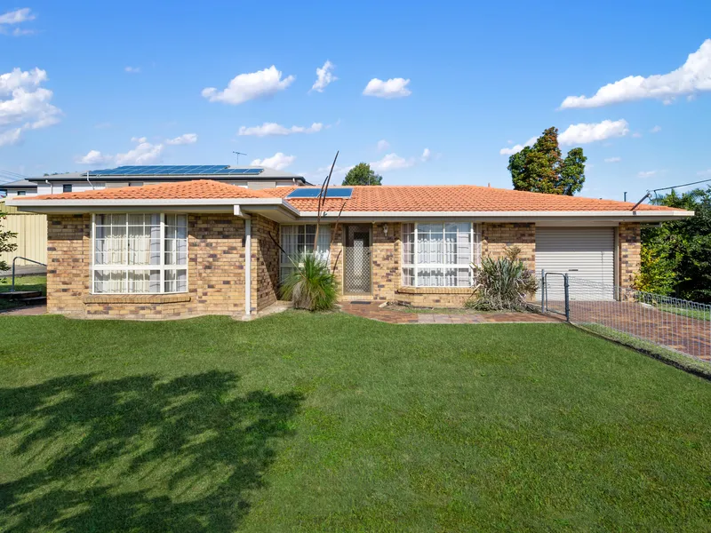 Exciting Opportunity: Charming Low-Set Home in a Prime, Convenient Location!