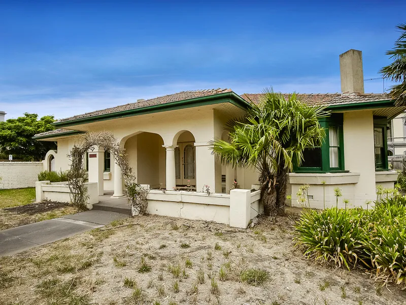 Large 5 home + studio/storage in a great location