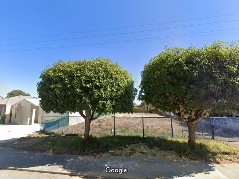 Prime 482m2 Green Title Street Front Land