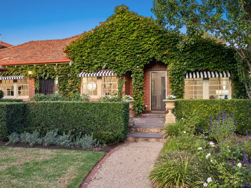 Stunning Executive Home Available for Rent!