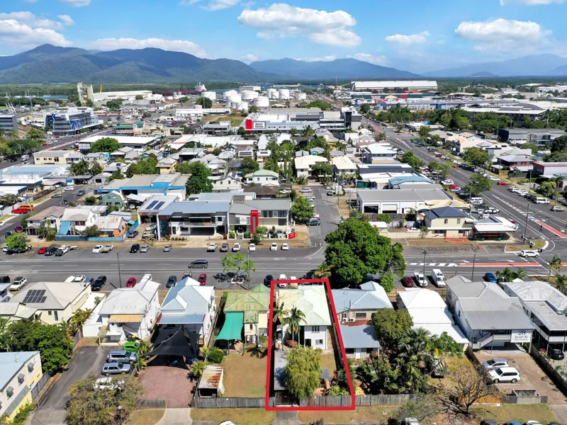 9-bedroom Share House for Sale