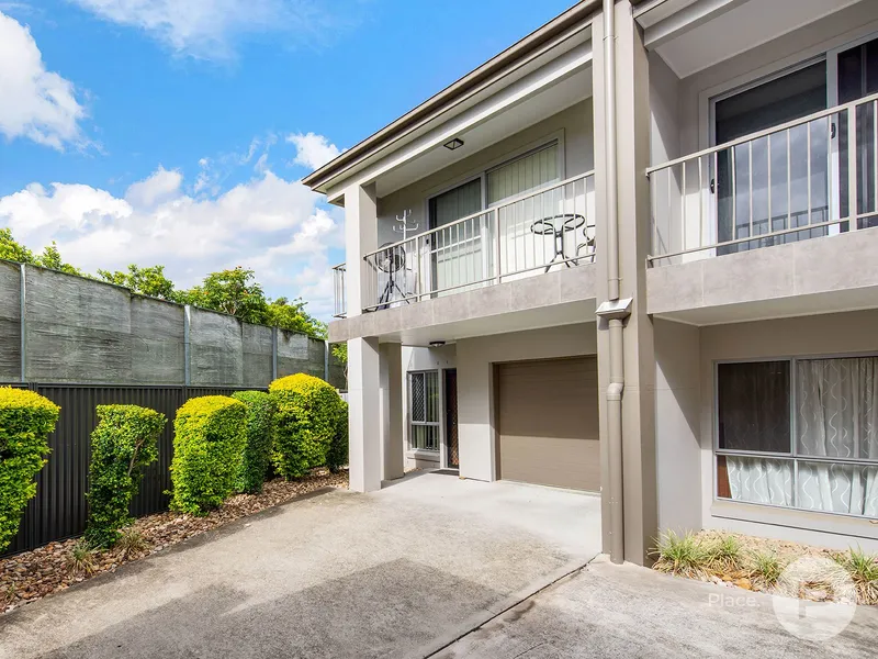 Tidy three-bedroom townhome, close to local conveniences