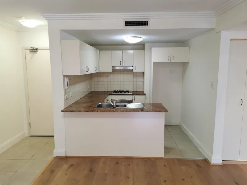 OVERSIZED LUXURY 2 BEDROOM APARTMENT